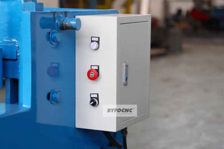Гильотинный станок с ЧПУ ByfoCNC Q11-2×2000