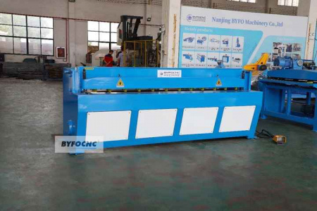 Гильотинный станок с ЧПУ ByfoCNC Q11-2×2000