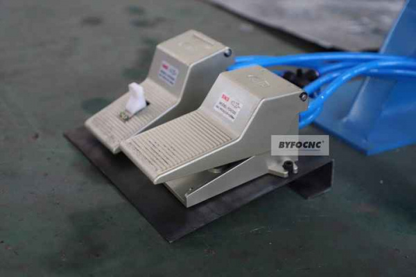 Машина для складывания фланцев ByfoCNC QTDF-1.5×2000 mm