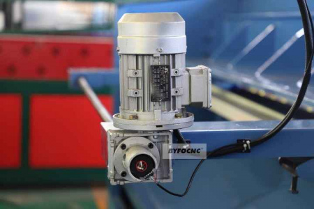 Гильотина электрическая ByfoCNC Q11-2×2000
