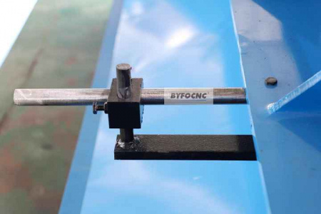 Гильотинные ножницы  ByfoCNC Q11-2×2000