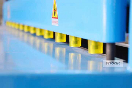 Электрический режущий станок ByfoCNC Q11-2×2000