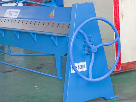 Машина для складывания листового металла ByfoCNC WS-1.5×1300