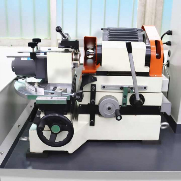 Внутренняя цилиндрическая шлифовальная машина Gongda GD-02